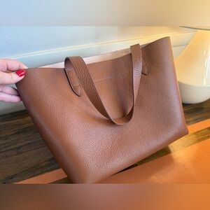 Cuyana Small Structured Tote in Cappuccino with organizer